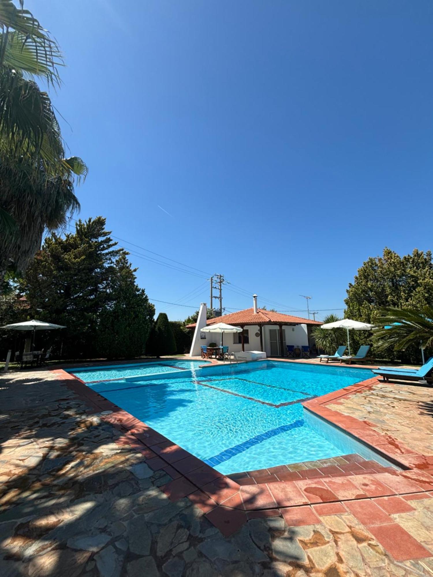 Country House With Pool And Big Garden Oropos Eksteriør billede
