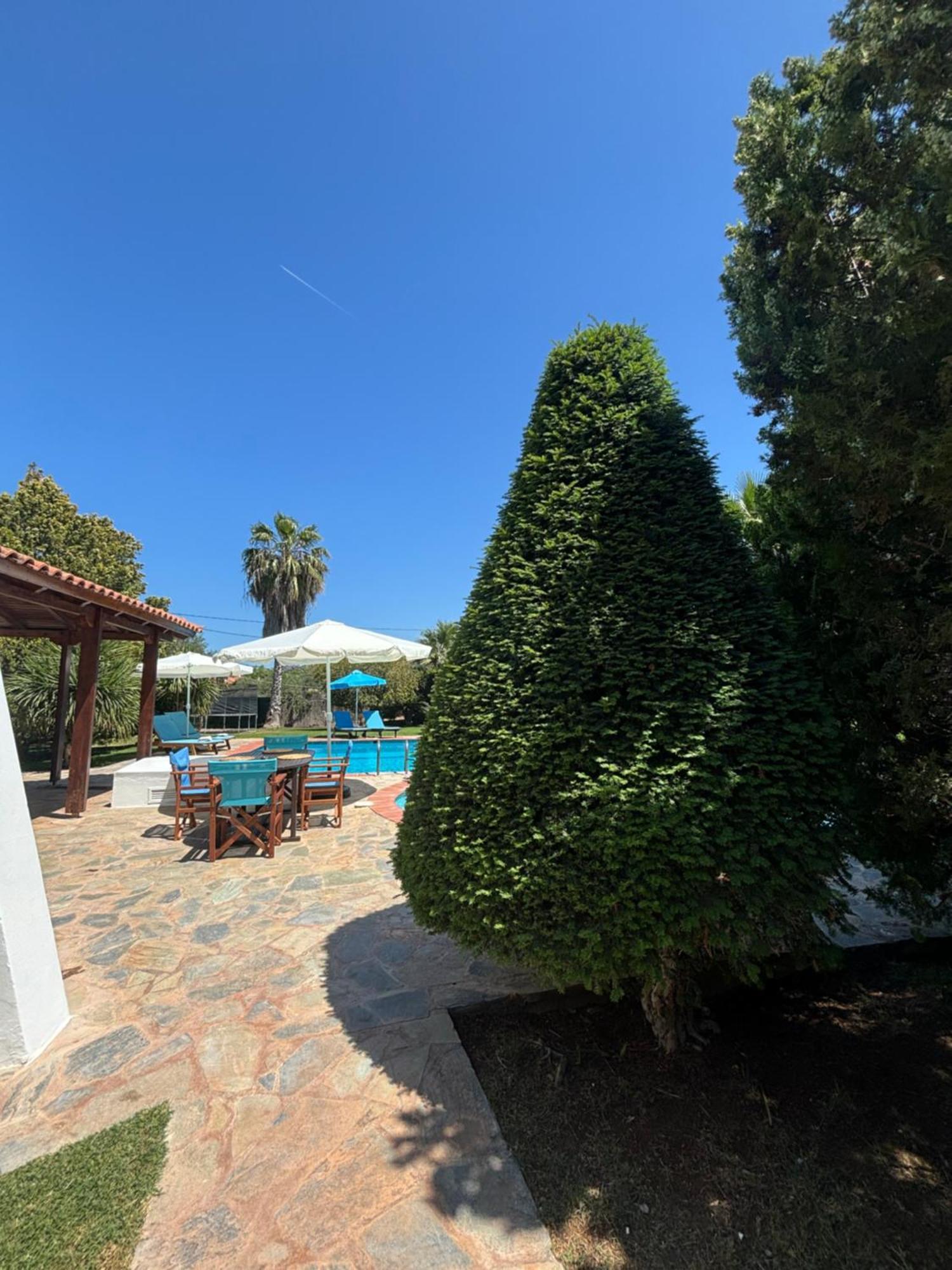 Country House With Pool And Big Garden Oropos Eksteriør billede